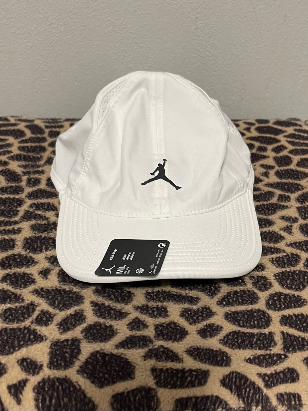 Nike Air Jordan Unisex Club Cap White Adjustable NWT Medium/Large